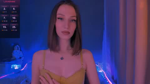 ellaamber online show from March 4, 1:35 am