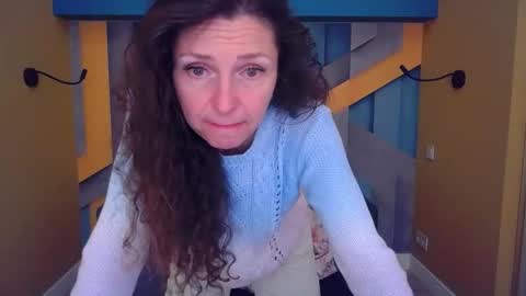 EllaLongs online show from May 13, 11:31 am