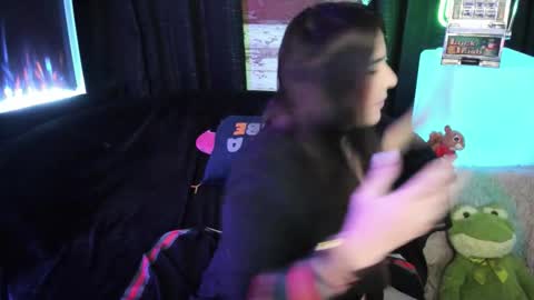 ELLE online show from December 17, 8:48 pm