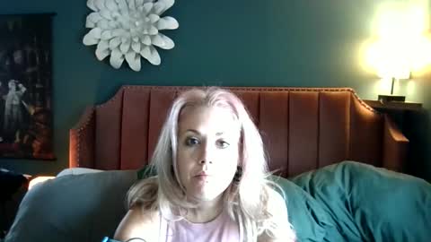 Elle online show from February 27, 2:10 pm