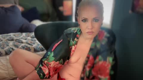 Elle online show from February 19, 4:00 pm