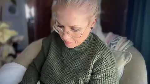 Elle online show from February 20, 4:36 pm