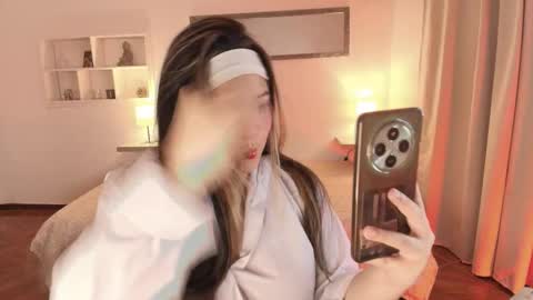 elli_snow online show from December 17, 3:13 am