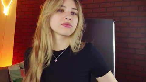 elliecutes online show from November 28, 8:32 am