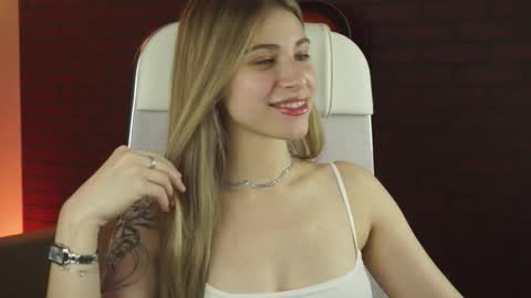 elliecutes online show from October 21, 9:03 am