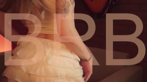 elliecutes online show from January 17, 8:24 am