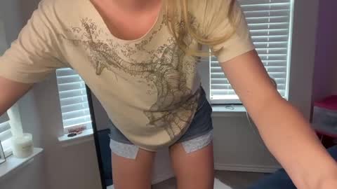 Ellie online show from April 3, 10:39 pm