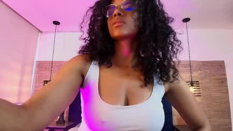elliee_alves online show from June 2, 5:59 pm