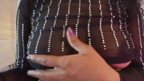 elliee_alves online show from April 8, 6:00 pm