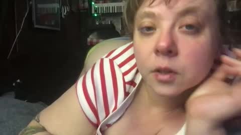 Ellie Louise online show from December 17, 6:09 am