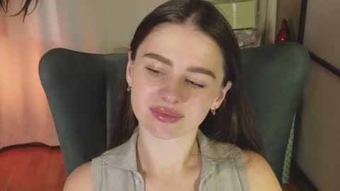 just Emily  online show from December 19, 12:01 pm