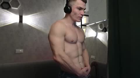 elliot_muscle04 online show from March 24, 6:47 pm