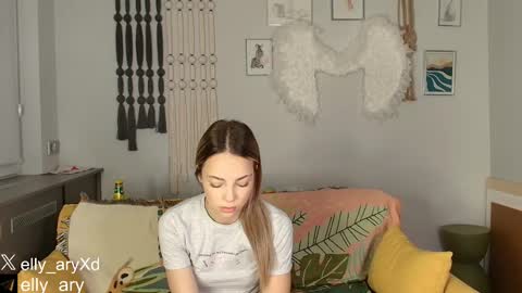 elly_ary online show from December 17, 9:43 pm