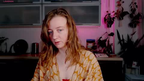 elly_helly online show from December 14, 8:48 pm