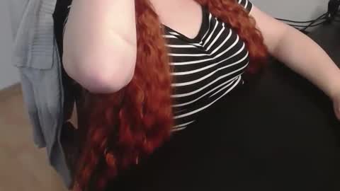 Elly online show from February 25, 8:07 am