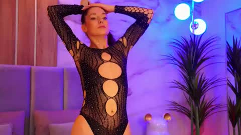 Elly online show from January 12, 8:05 pm