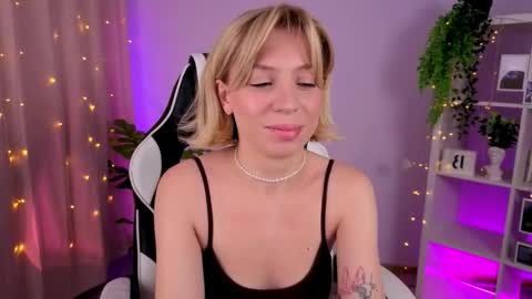 Elly online show from November 15, 4:25 am