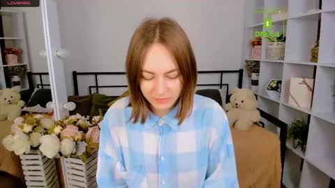 elma_lily online show from December 3, 7:20 am