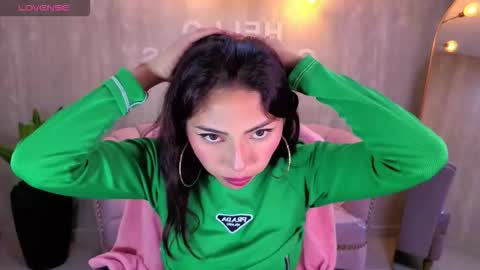 Elody  online show from December 18, 3:13 am