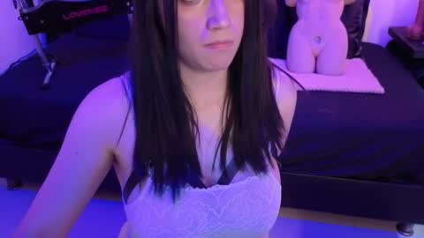 elowen_halley1 online show from October 14, 7:50 pm