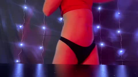 Evelyn online show from December 19, 7:09 pm