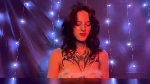 Evelyn online show from December 21, 7:20 pm