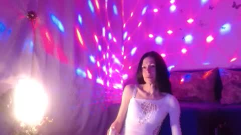 Elisa online show from April 3, 10:28 pm