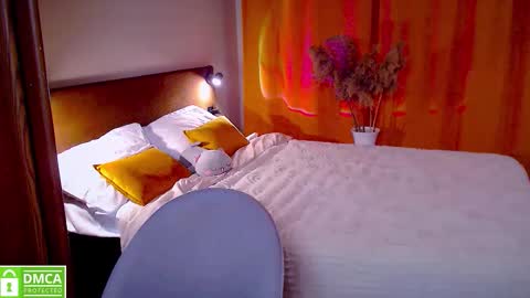 Snapshot of elza_rose chatting on October 19, 6:56 pm elza_rose online show from October 19, 6:56 pm