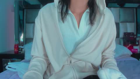 ema y cami online show from November 11, 2:08 pm