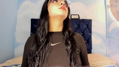 Tell me Mia  online show from May 8, 8:47 pm