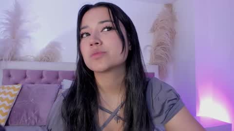 Snapshot of emelyy_carter chatting on February 12, 10:48 pm Emy online show from February 12, 10:48 pm