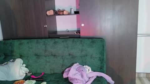 Snapshot of emerald_sparkles chatting on September 17, 5:05 pm sabrina online show from September 17, 5:05 pm