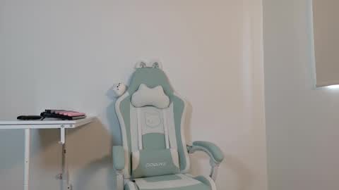 Snapshot of emerald_sparkles chatting on September 25, 4:36 pm sabrina online show from September 25, 4:36 pm