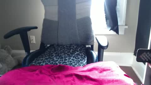 emeraldstrawberri online show from April 3, 10:06 pm