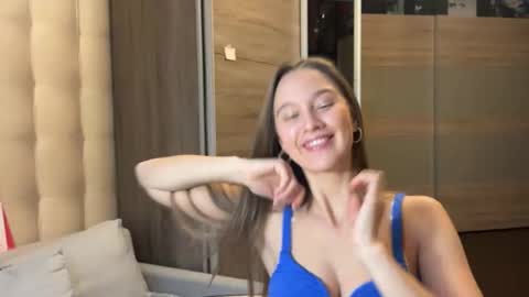 emi__ly online show from December 5, 6:56 am