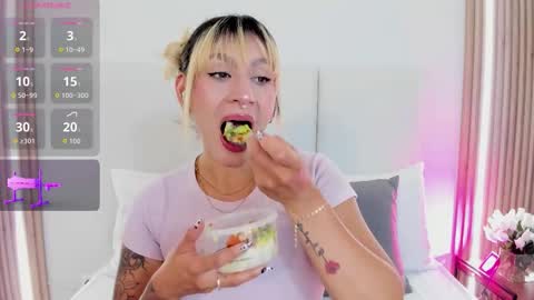 EMILY ROBERTS online show from March 25, 7:42 pm