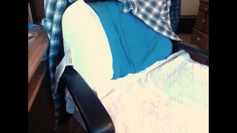 Snapshot of emil_karpo chatting on January 9, 3:23 pm Terrance1st online show from January 9, 3:23 pm