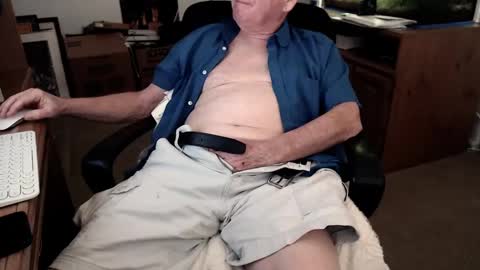 Snapshot of emil_karpo chatting on February 27, 10:53 pm Terrance1st online show from February 27, 10:53 pm