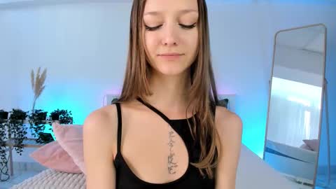 emilake online show from September 13, 6:49 am