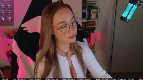 Emili online show from November 18, 5:49 pm