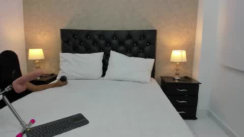 Emili Lenus online show from October 31, 11:43 am