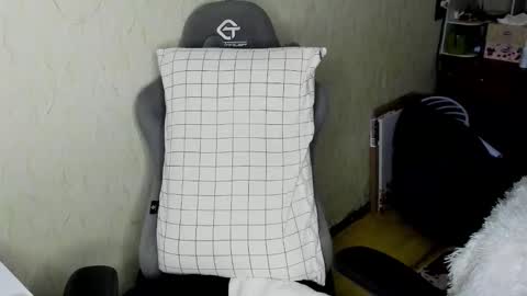 Snapshot of emili_sweet__ chatting on October 24, 2:18 pm emili_sweet__ online show from October 24, 2:18 pm