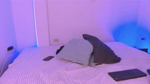 emili_williams10 online show from February 28, 3:21 am