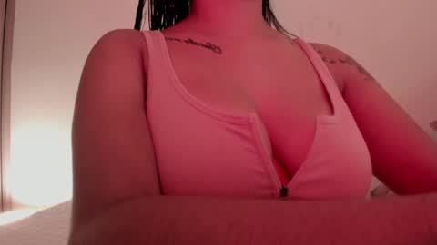 Snapshot of emilia_ghendle chatting on February 1, 1:12 am Emilia Big Boobs online show from February 1, 1:12 am