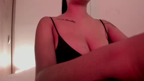 Snapshot of emilia_ghendle chatting on January 27, 7:13 pm Emilia Big Boobs online show from January 27, 7:13 pm