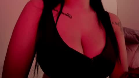 Snapshot of emilia_ghendle chatting on January 16, 4:28 am Emilia Big Boobs online show from January 16, 4:28 am
