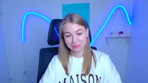 Emilia online show from May 13, 5:39 am