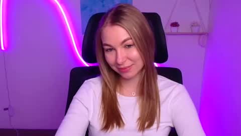 Emilia online show from November 19, 7:18 am