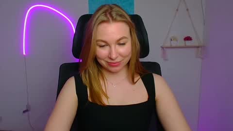 Emilia online show from April 18, 7:07 pm