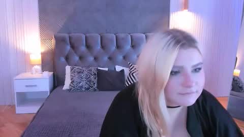 emiliastanley online show from November 22, 5:28 am